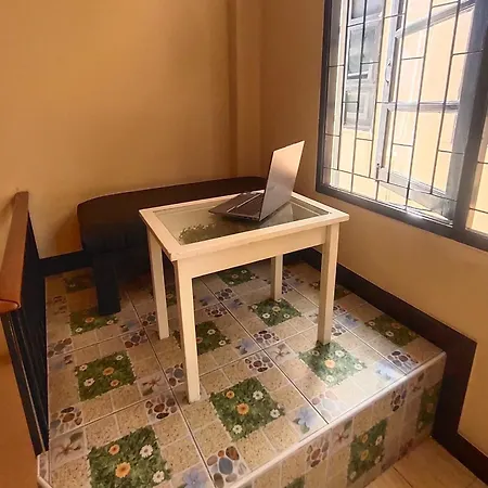 Pratunam Family House