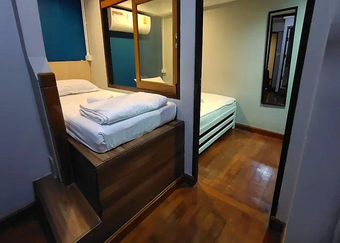 Pratunam Family House