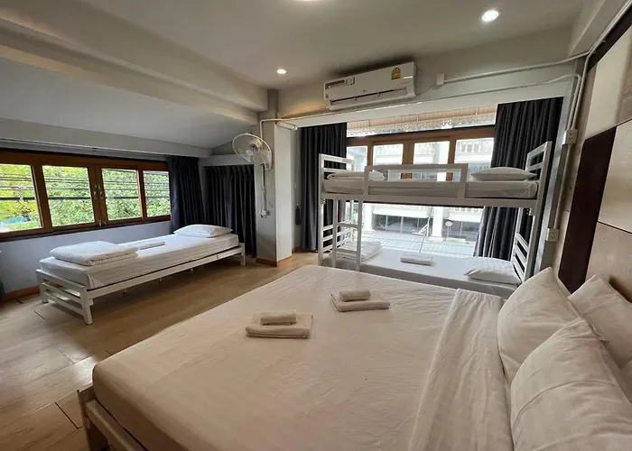 Pratunam Family House 2*