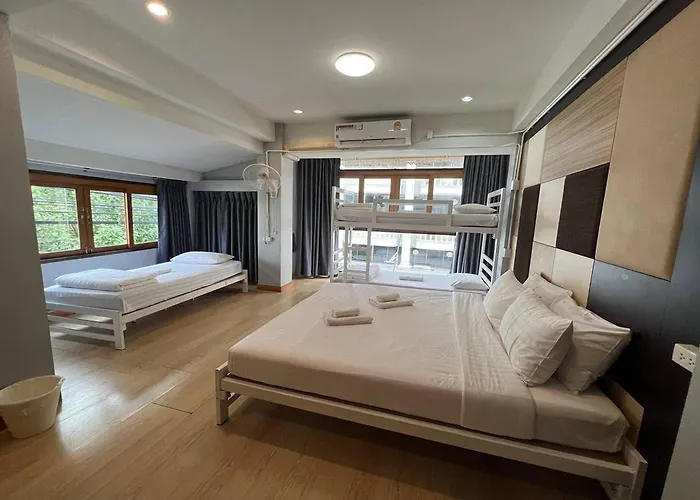 Pratunam Family House